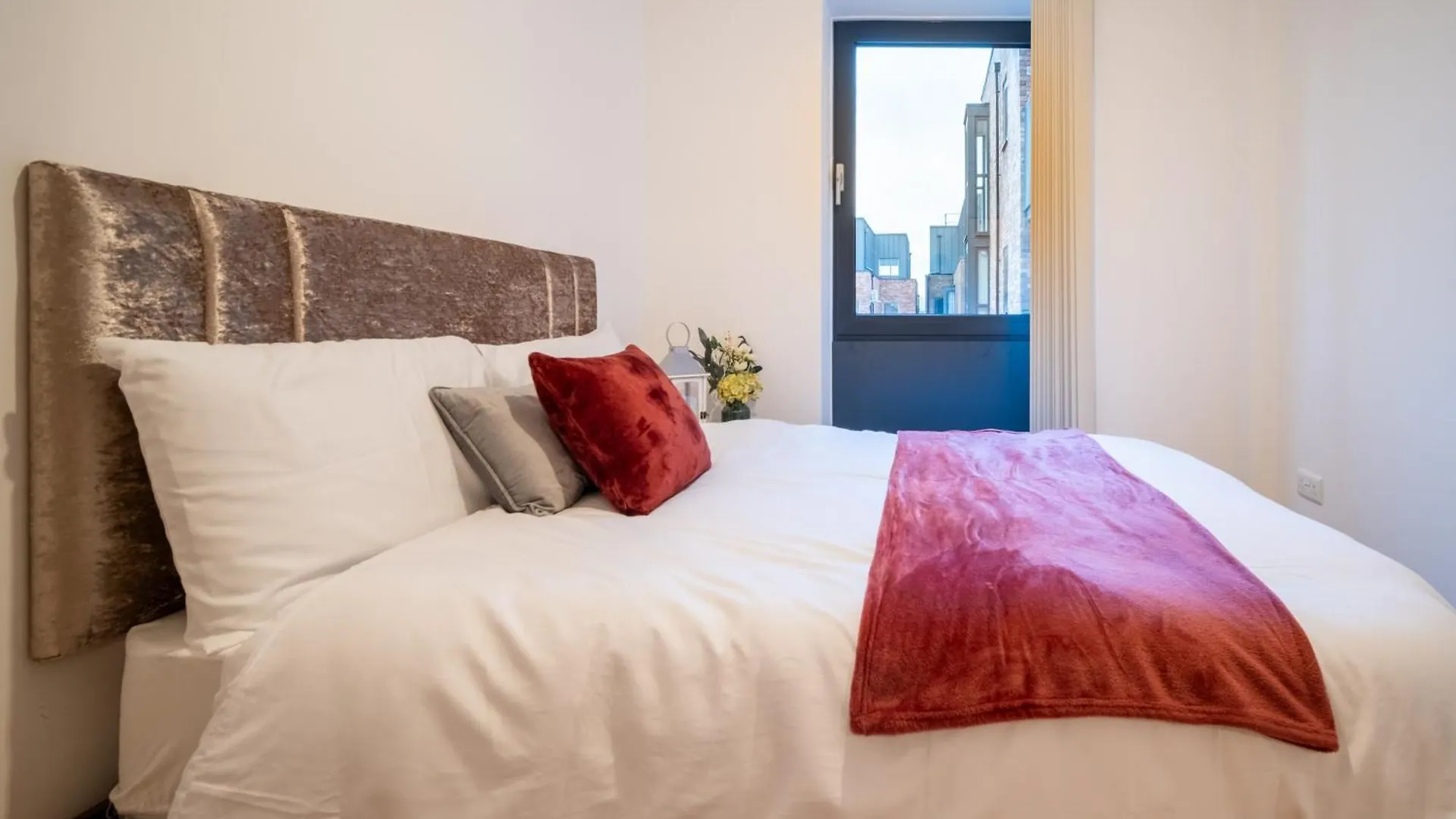 Meadow Lodge Apartments 하운슬로우